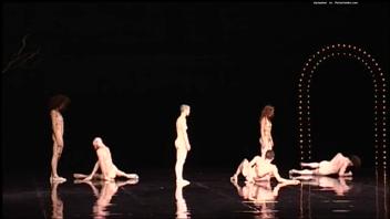 The Naked Stage Performance: a theatrical experience that reveals the limits of beauty